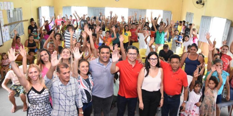 Deputado Carlos Lula, realiza entrega de kits do Programa Mais Renda em Coroatá/MA