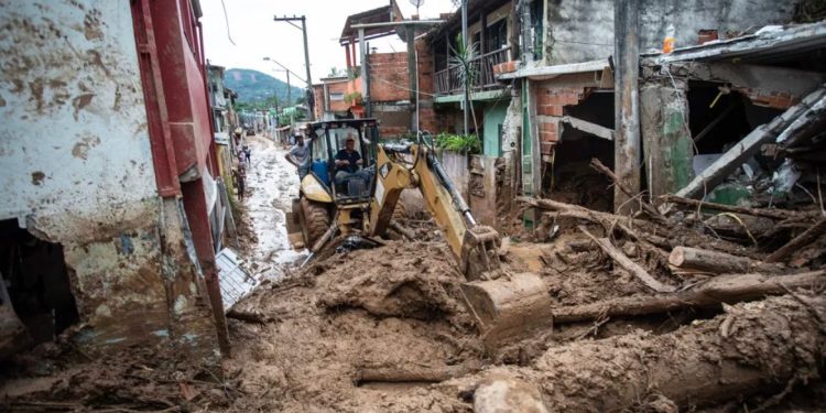 Sobe o número de mortos na tragédia no Litoral Norte de São Paulo.