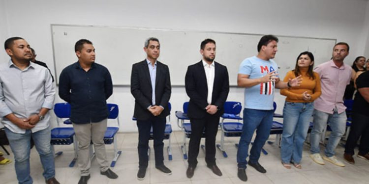 Felipe Camarão se reúne com gestores para planejamento da volta às aulas.