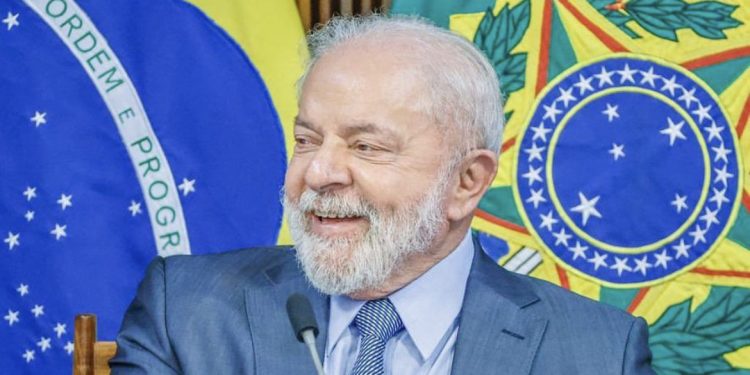 Lula cancela viagem à China, por orientação médica e precaução.