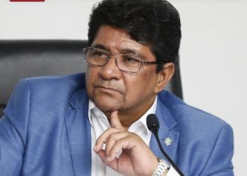 Derrota da seleção aumenta pressão sobre presidente da CBF por novo técnico.