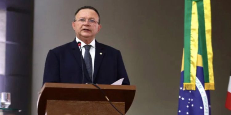 Carlos Brandão deve confirmar novos nomes para sua equipe.