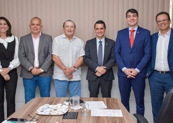 José Reinaldo Tavares recebe comissão de meio ambiente na SEDEPE.