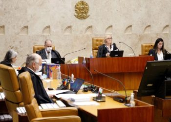 STF derruba prisão especial para réus com diploma superior.