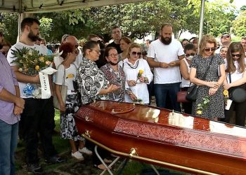 Corpo do jornalista e poeta Celso Borges é enterrado em São Luís.