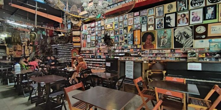 Com 44 anos de história, Bar do Léo vai ganhar documentário.