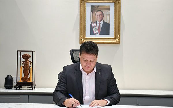 Felipe Camarão assina decreto que proíbe pipas em jogos no Castelão.