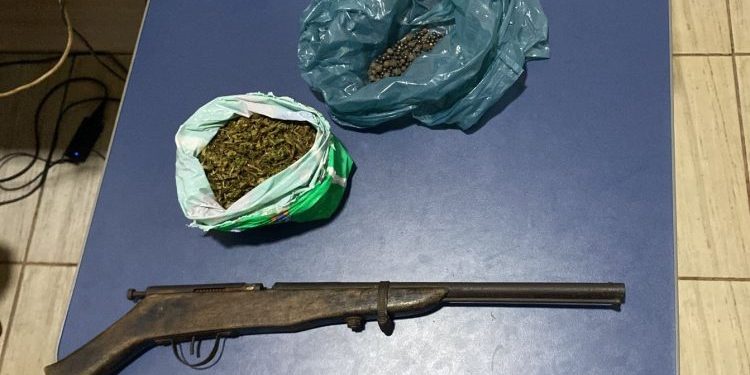 Em Arame, forças de segurança apreendem adolescente indígena por porte ilegal de arma de fogo de uso permitido e tráfico de drogas.