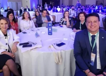 Felipe Camarão participa, em Brasília, do Encontro Educação Já 2023.