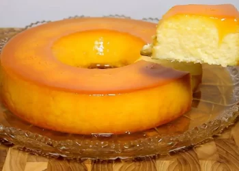 Pudim de mandioca cozida parece um pudim de pão firme e docinho uma delícia.