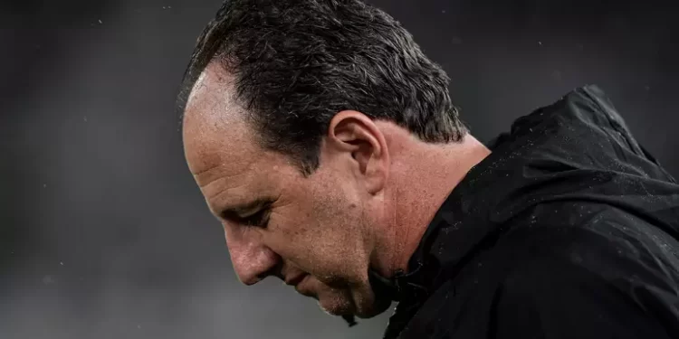 ‘É uma pena, é um desgaste muito grande’, diz Ceni após derrota do São Paulo em estreia no Brasileirão.