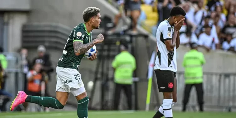 Palmeiras arranca empate com o Vasco em jogo animado no Maracanã.