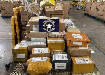 Receita apreende 1,5 milhão em smartphones e eletrônicos em SL.