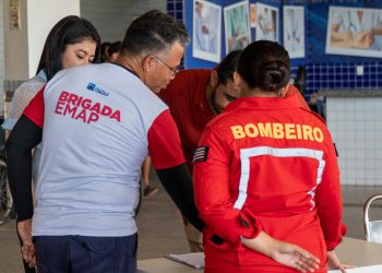 Colaboradores do Posto de Saúde do Cujupe recebem treinamento para combate a emergências.