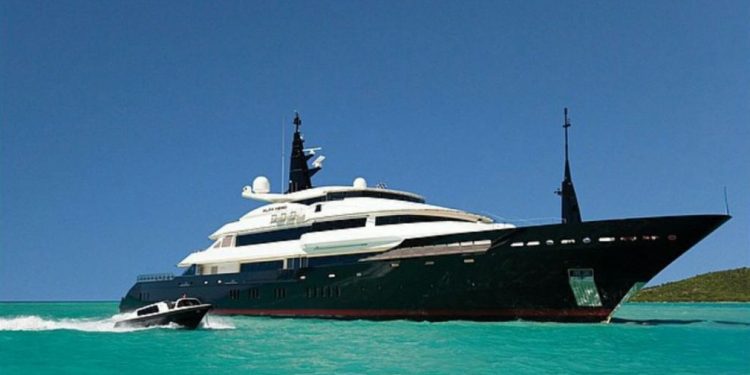 Quase R$ 600 Milhões, esse é o valor de um Iate abandonado no Caribe.