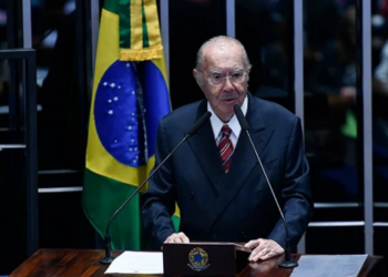 No Senado, Sarney exalta o Congresso e condena atos de 8 de janeiro.