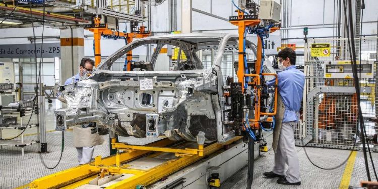 ‘Quem vai comprar carro agora?’ Por que vendas podem despencar ainda mais.