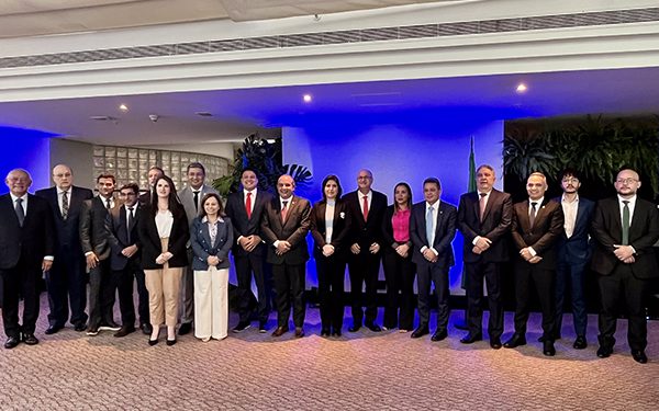 Felipe Camarão participa de encontro com Simone Tebet em São Paulo.