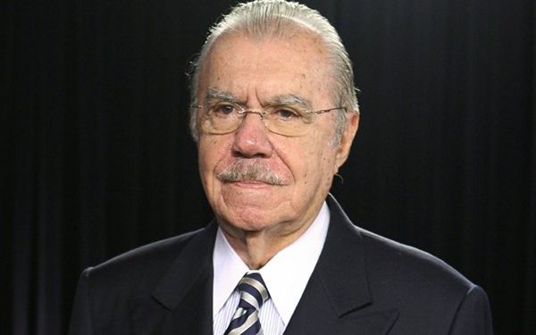 Ex-presidente José Sarney recebe alta após acidente doméstico em casa.