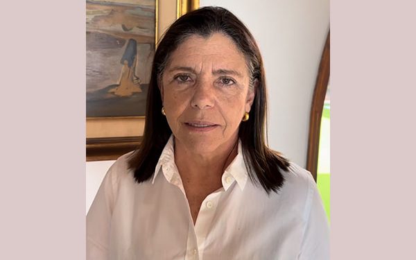 Sarney sofre queda em casa e passa bem em hospital em São Luís.