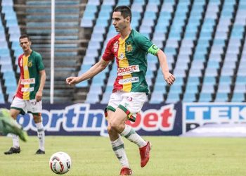 Sampaio anuncia primeiros reforços para começar a reagir na Série B.