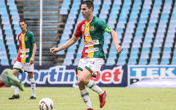 Sampaio anuncia primeiros reforços para começar a reagir na Série B.