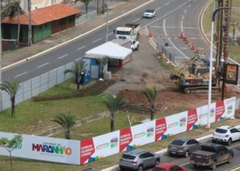 Colocação de estacas marca início da construção do Viaduto da Holandeses.