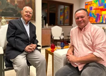 Sarney agradece apoio e recebe visita de Brandão.