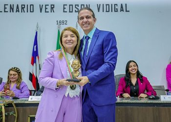 Presidente da Assembleia, Iracema Vale recebe Título de Cidadã Caxiense.