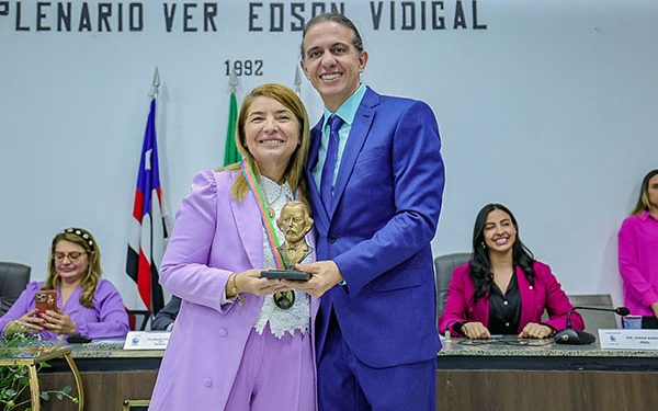 Presidente da Assembleia, Iracema Vale recebe Título de Cidadã Caxiense.
