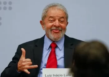 Pesquisa diz que seis em cada dez brasileiros aprovam Lula.