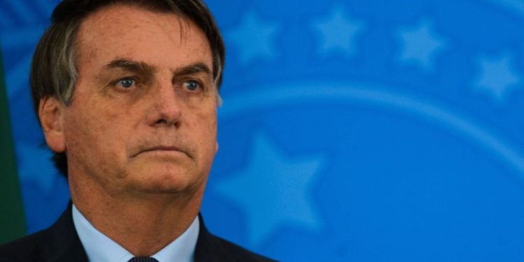 Processo contra Bolsonaro por omissão na compra de vacina é arquivado.