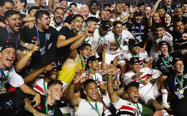 São Paulo conquista pela primeira vez o título da Copa do Brasil.