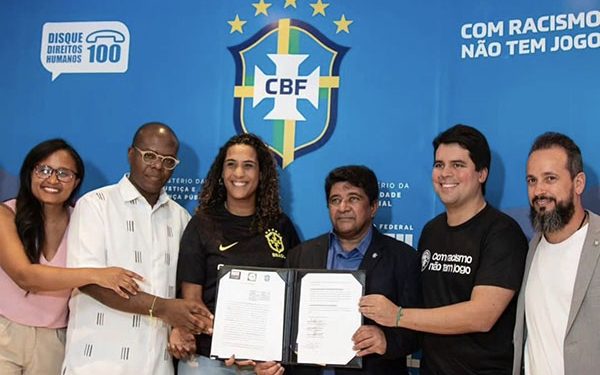 Fufuca assina protocolo de combate ao racismo nos estádios de futebol.