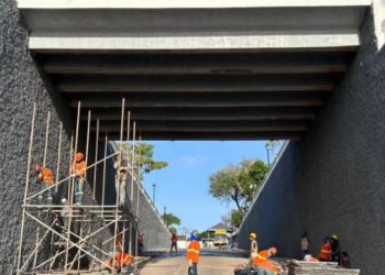 Rampa de acesso à Praça Dom Pedro II é liberada após reconstrução do muro.
