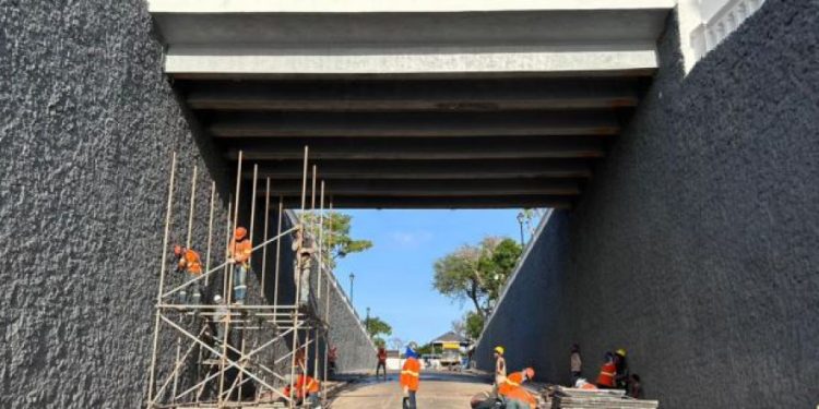 Rampa de acesso à Praça Dom Pedro II é liberada após reconstrução do muro.