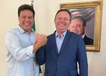 Brandão retorna da Espanha e reassume o Governo do MA.