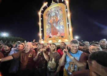 Francisco Nagib comemora seu aniversário com romeiros, em Canindé.