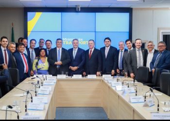 Brandão e ministros maranhenses participam de assinatura da ordem de serviço para restaurações estruturantes na BR-135, no MA