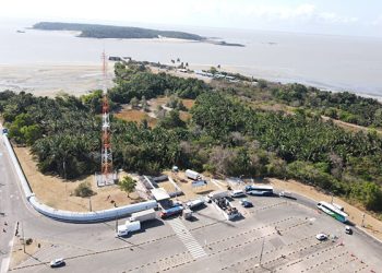 Juscelino Filho doa computadores e inaugura torres de 4G e 5G nos Terminais da Ponta da Espera e Cujupe.