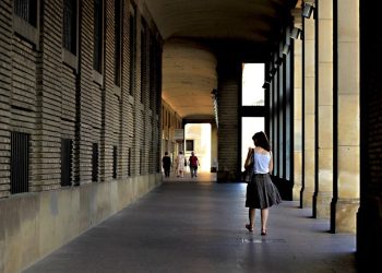 A cada 4 mulheres, 3 já sofreram alguma violência durante o deslocamento