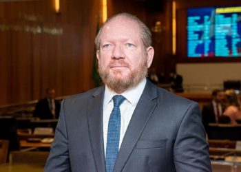 Othelino deixa governo Brandão e anuncia retorno a Assembleia