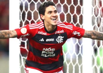 Flamengo, agora com 56 pontos, vence Palmeiras com autoridade e acirra disputa pelo título do Brasileirão