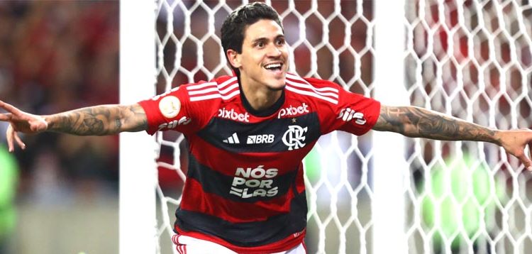 Flamengo, agora com 56 pontos, vence Palmeiras com autoridade e acirra disputa pelo título do Brasileirão