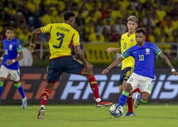 Brasil não resiste à pressão na etapa final e perde de virada para a Colômbia