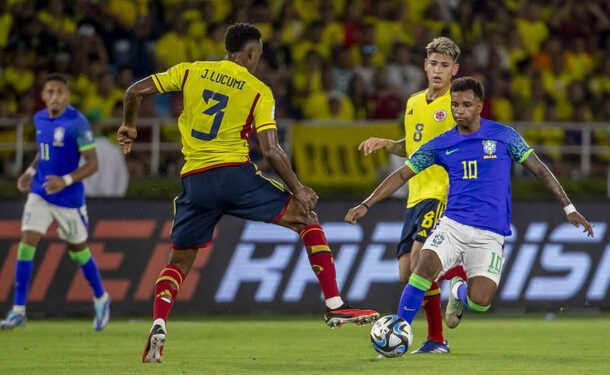 Brasil não resiste à pressão na etapa final e perde de virada para a Colômbia