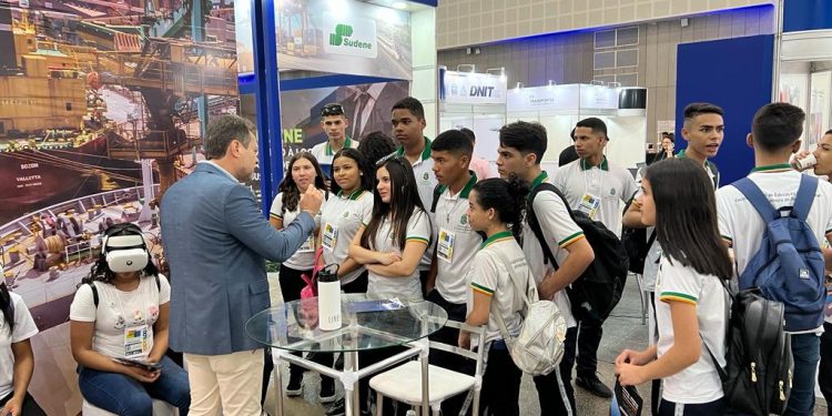 Porto do Itaqui destaca inovação e compromisso ambiental durante ExpoLog 2023.