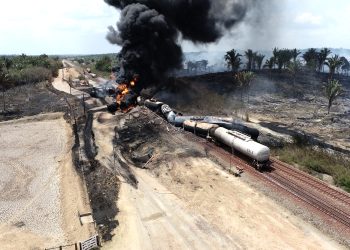 Helicóptero do Porto do Itaqui teve papel importante no incêndio dos vagões da Vale.