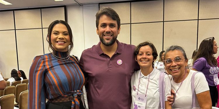 Camila Sampaio participa do evento “Defesa Lilás”, ao lado de Pedro Lucas Fernandes