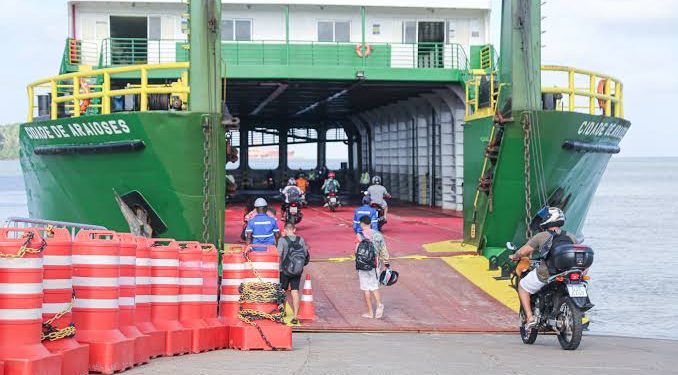 Ferryboat tem problemas em um dos motores, mas não fica à deriva e voltou a operar nesta segunda (11), informa EMAP.